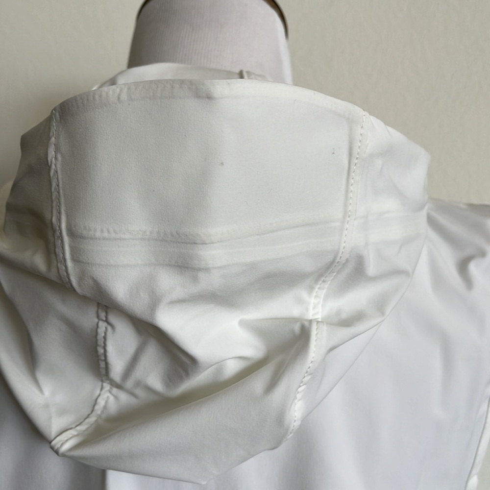 Peter Millar woman’s vest size medium white - Picture 7 of 10